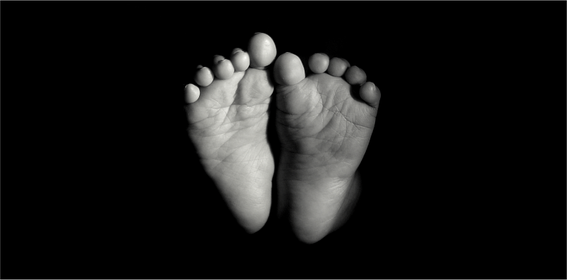 photography - hannah's feet